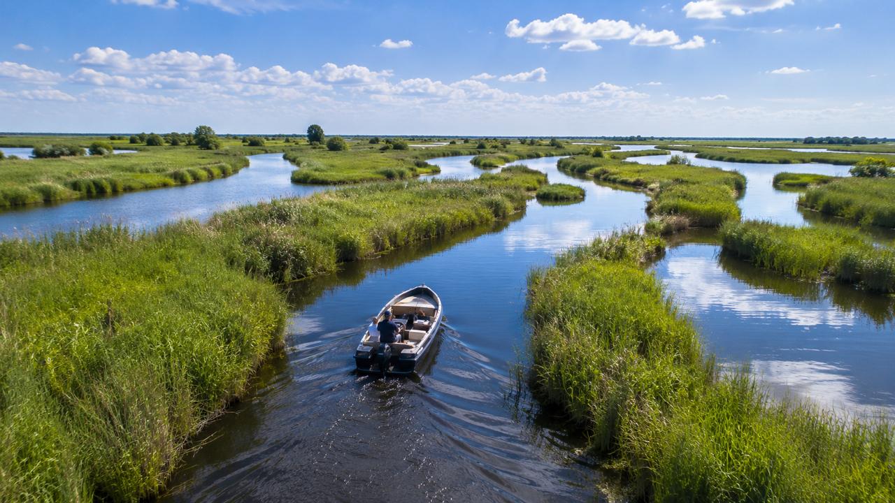 De 5 mooiste vaarroutes door de Weerribben-Wieden